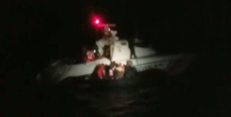 Yunanistan’a kaçmaya çalışan 43 Afgan fırtınada sahil güvenlik tarafından kurtarıldı