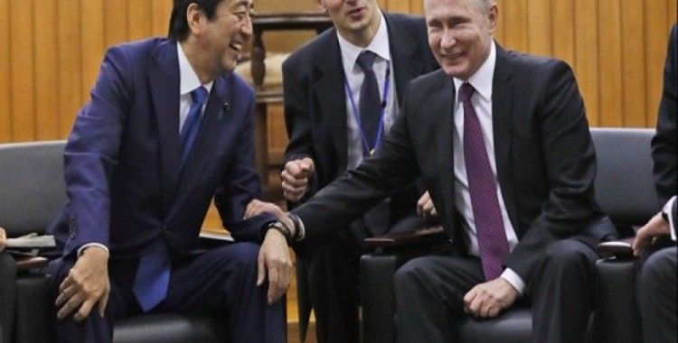 Putin ve Abe bir araya geldi
