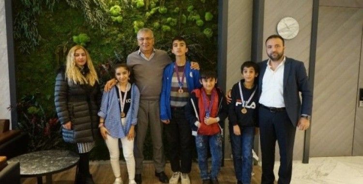 Şampiyon özel sporculardan Başkan Tarhan’a ziyaret