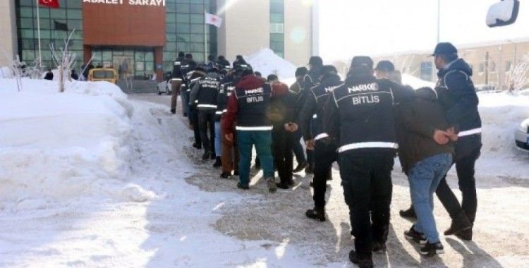 Bitlis’te ‘torbacı’ operasyonu: 10 gözaltı