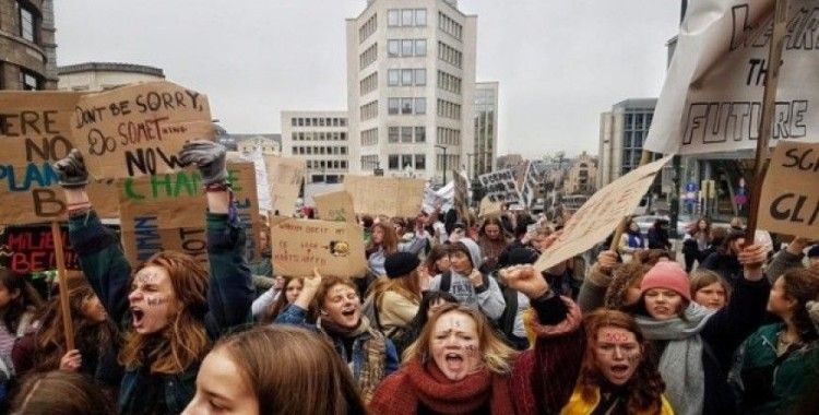 Belçika'da gençler iklim için yürüyor