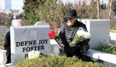 Defne Joy Foster mezarı başında anıldı