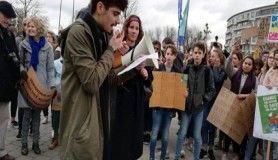Belçika'da binlerce öğrenci sokakta