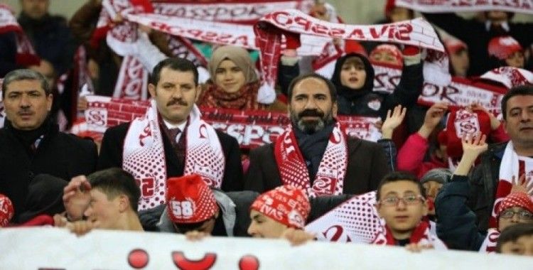 Spor Toto Süper Lig: DG Sivasspor: 1 - Akhisarspor: 0 (İlk yarı)
