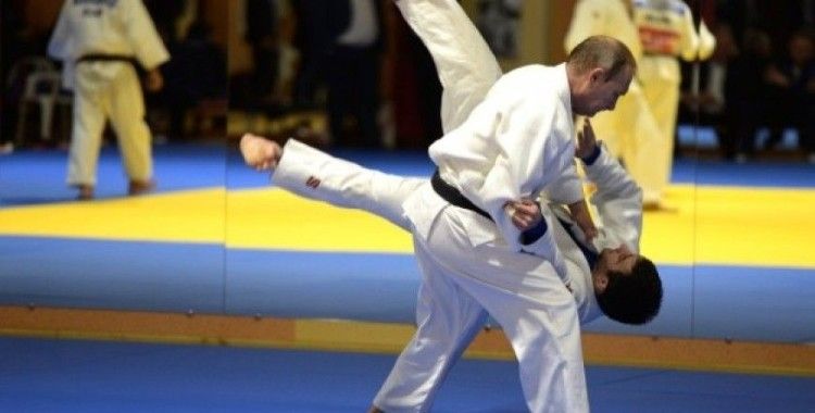 Putin Soçi zirvesinin ardından judo yaptı