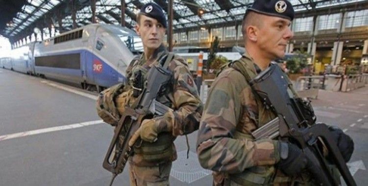 Paris metrosunda asitli saldırı