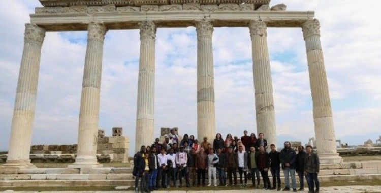 PAÜ’de öğrenim gören yabancı öğrenciler antik şehirleri gezdi