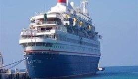 Türkiye'ye gelen yılın ilk turist gemisi Kuşadası Limanı'na yanaştı