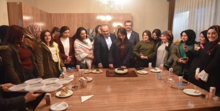 Başkan Arslan'dan üniversite öğrencisine doğum günü sürprizi