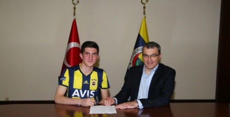 Fenerbahçe, Osman Ertuğrul Çetin ile profesyonel sözleşme imzalandı