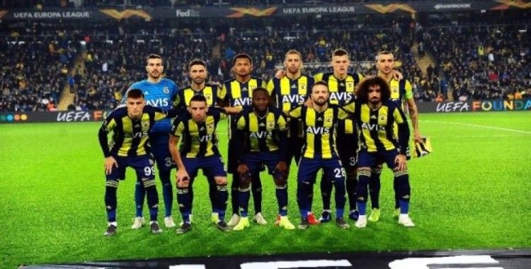 Fenerbahçe taraftarı Petersburg'ta da takımını yalnız bırakmadı