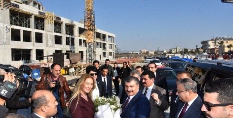 Bakan Koca, Tarsus Devlet Hastanesi inşaatını gezdi