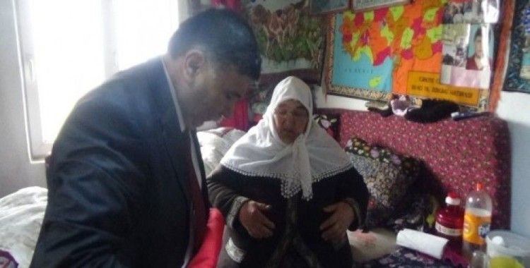 85 yaşındaki Azime Akbulut’un bayrak isteğine Belediye Başkanı duyarsız kalmadı