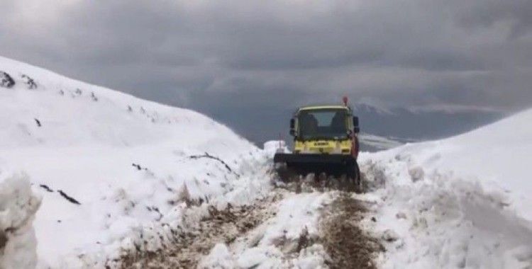 Siirt’te kar yağışı nedeniyle köylere ulaşım sağlanamıyor