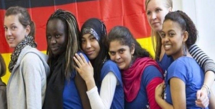 Almanya’da göçmenlere 1 yılda 2 binden fazla saldırı