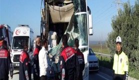 Sıkışan şoförü itfaiye ekipleri kurtardı