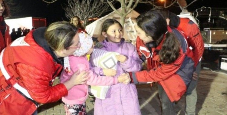 Acıpayam’da çocuklar Kızılay gönüllüleriyle depremi unuttu