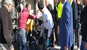Samsun'da ayva yüklü tır devrildi, 1 yaralı