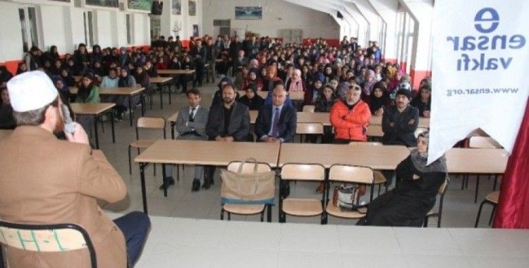 Yazar Türkmen, Muradiye’de konferans verdi