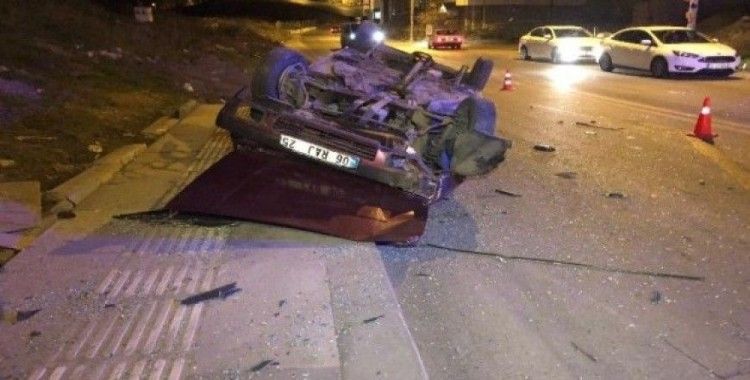 Başkent’te “dur” ihtarına uymayan ehliyetsiz sürücü takla attı: 5 yaralı