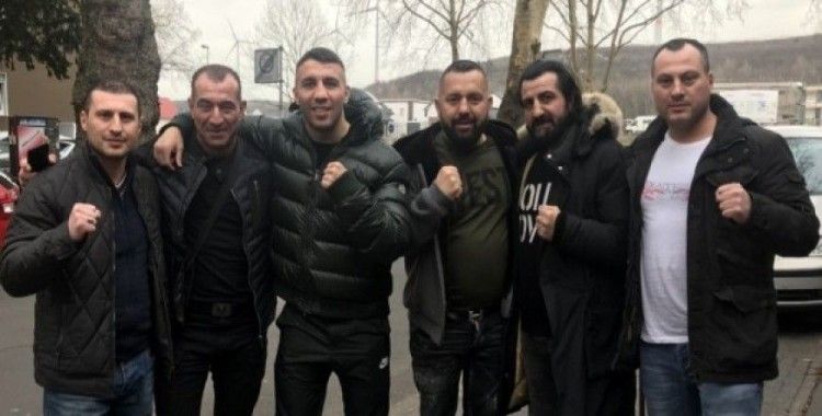 Türk boksör Avni Yıldırım: "Şampiyon olacağım ve o kemer Türkiye’ye gelecek"