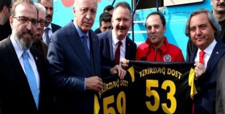 Tekirdağ Dostspor, 59 ve 53 numaralı formaları Cumhurbaşkanı’na takdim etti