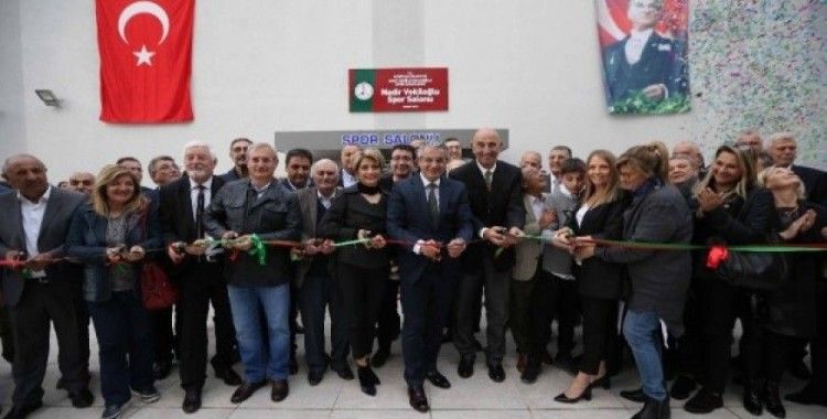 Karşıyaka’da Nadir Vekiloğlu Spor Salonu açıldı