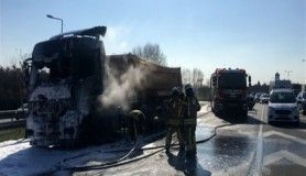 O-3 bağlantı yolunda yanan hafriyat kamyonu küle döndü