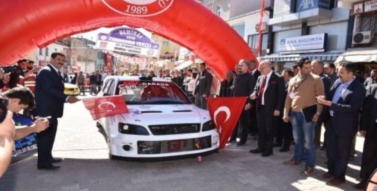 Demirci’deki ’Türkiye Tırmanma Yarışı’nın startını başkanlar verdi