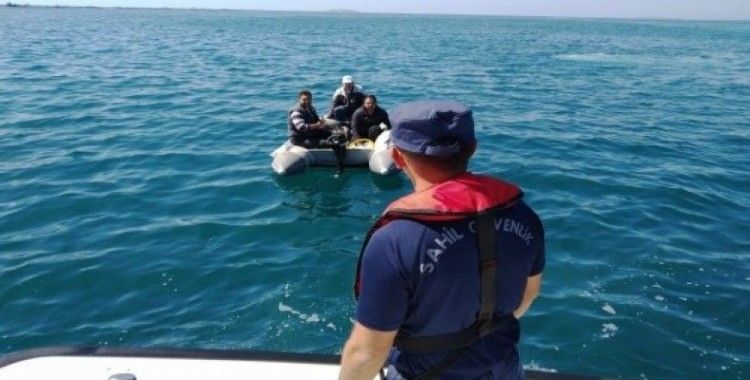 Denizde Botları arızalanan Türk’leri Sahil Güvenlik kurtardı