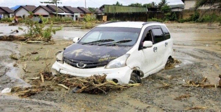 Endonezya'daki sel felaketinde ölü sayısı 112'ye yükseldi
