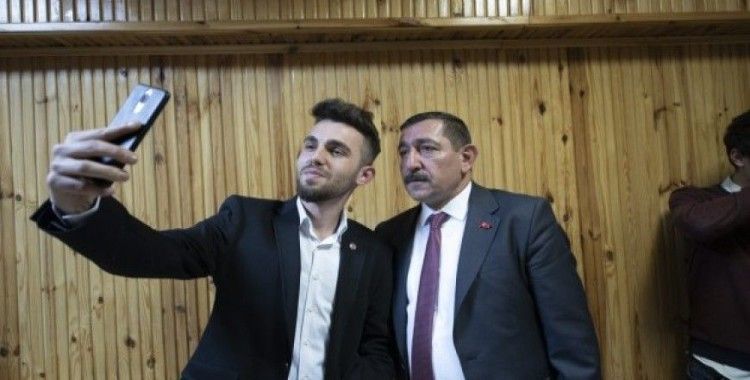 MHP Kastamonu Belediye Başkan Adayı Galip Vidinlioğlu sosyal medyada gençlerle buluştu