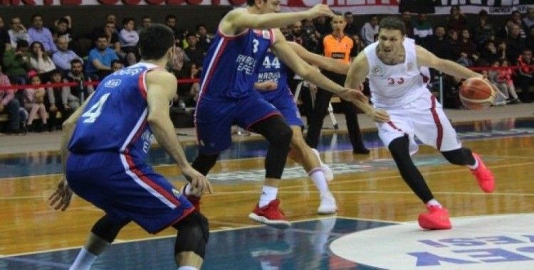 Tahincioğlu Basketbol Süper Ligi: Gaziantep Basketbol: 65  - Anadolu Efes: 66