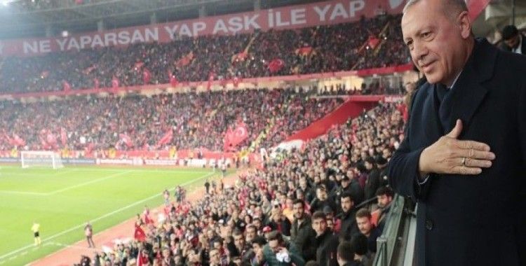 Cumhurbaşkanı Erdoğan A Milli Futbol Takımı'nın maçını izledi