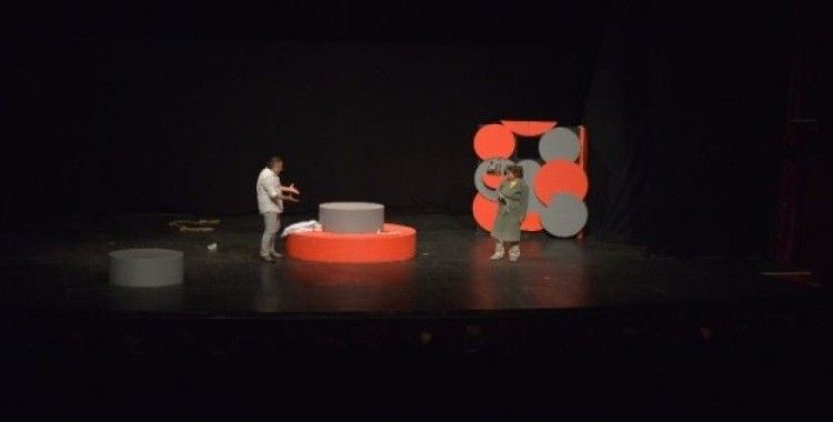 Maltepe’de Tiyatro Şenliği, ‘Açık Aile’ oyunuyla başladı