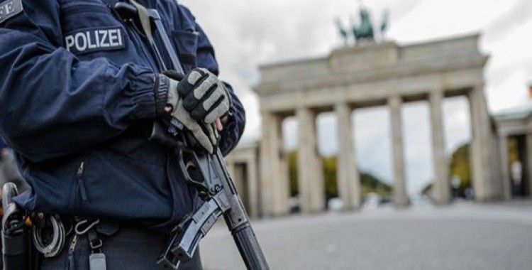 Almanya'da 6 şehirde bomba ihbarı: Polis alarma geçti