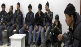 Kaçak göçmenleri yol kenarına bırakıp kaçtılar