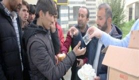 Dolandırılan göçmenler Diyarbakır'da mahsur kaldı