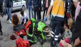 Tokat'ta motosiklet öğrencilere çarptı, 2 yaralı