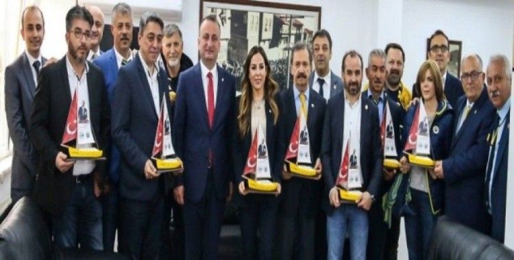 Fenerbahçe’den Başkan Ayhan’a kutlama