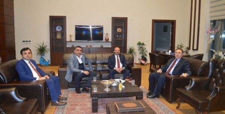 Kamu Başdenetçisi Şeref Malkoç ETÜ Rektörünü ziyaret etti
