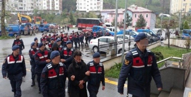 Trabzon’da jandarmadan uyuşturucu tacirlerine şafak baskını