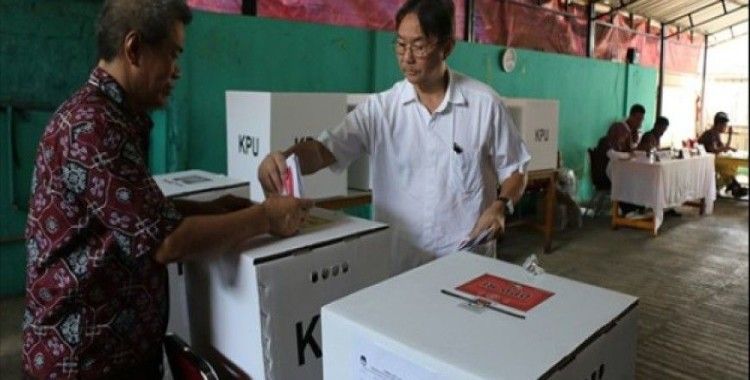 Endonezya'da 192 milyon seçmen başkanlık seçimi için oy kullanıyor