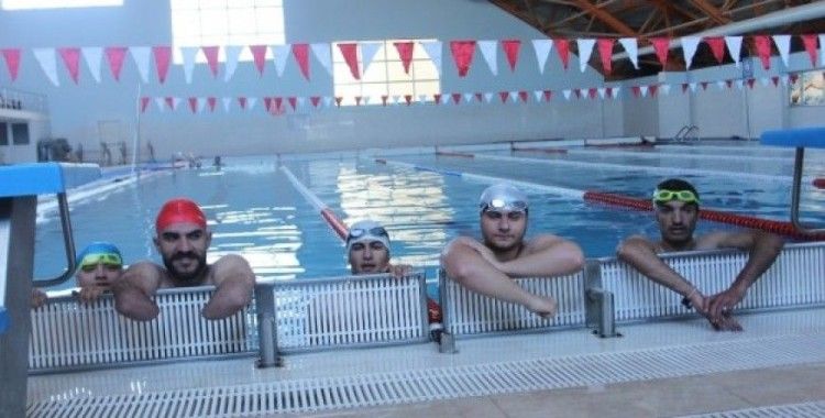 (Özel haber) Engelli yüzücülerin hedefi Türkiye şampiyonluğu