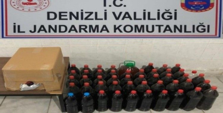 Jandarma 104 litre kaçak şarap yakaladı