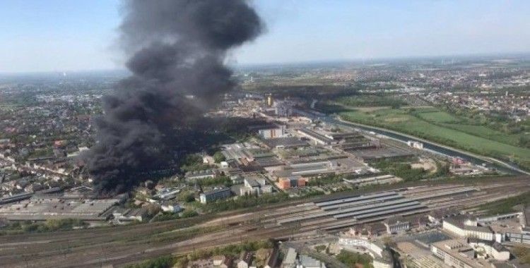 Almanya'da Türk işçilerin de çalıştığı fabrikada korkutan yangın