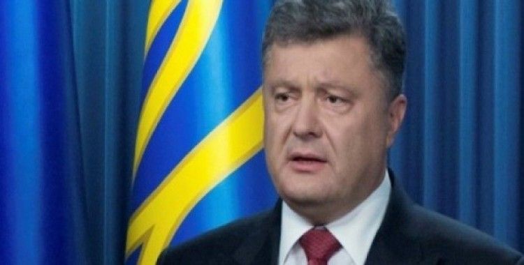 Ukrayna’da seçimi kaybeden Poroşenko’dan balkonda veda konuşması