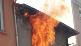 Öğrenci evi yangında kül oldu