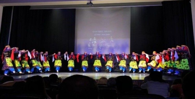 Halk Dansları Topluluğu büyük beğeni topladı