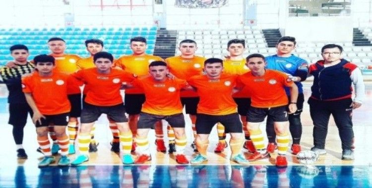 Arif Molu Teknik ve Endüstri Meslek Lisesi Futsal takımı yarı finalde